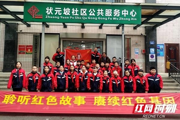 赛博越野旅行车西安街头亮相!不锈钢车身配三电机,还配后轮转向